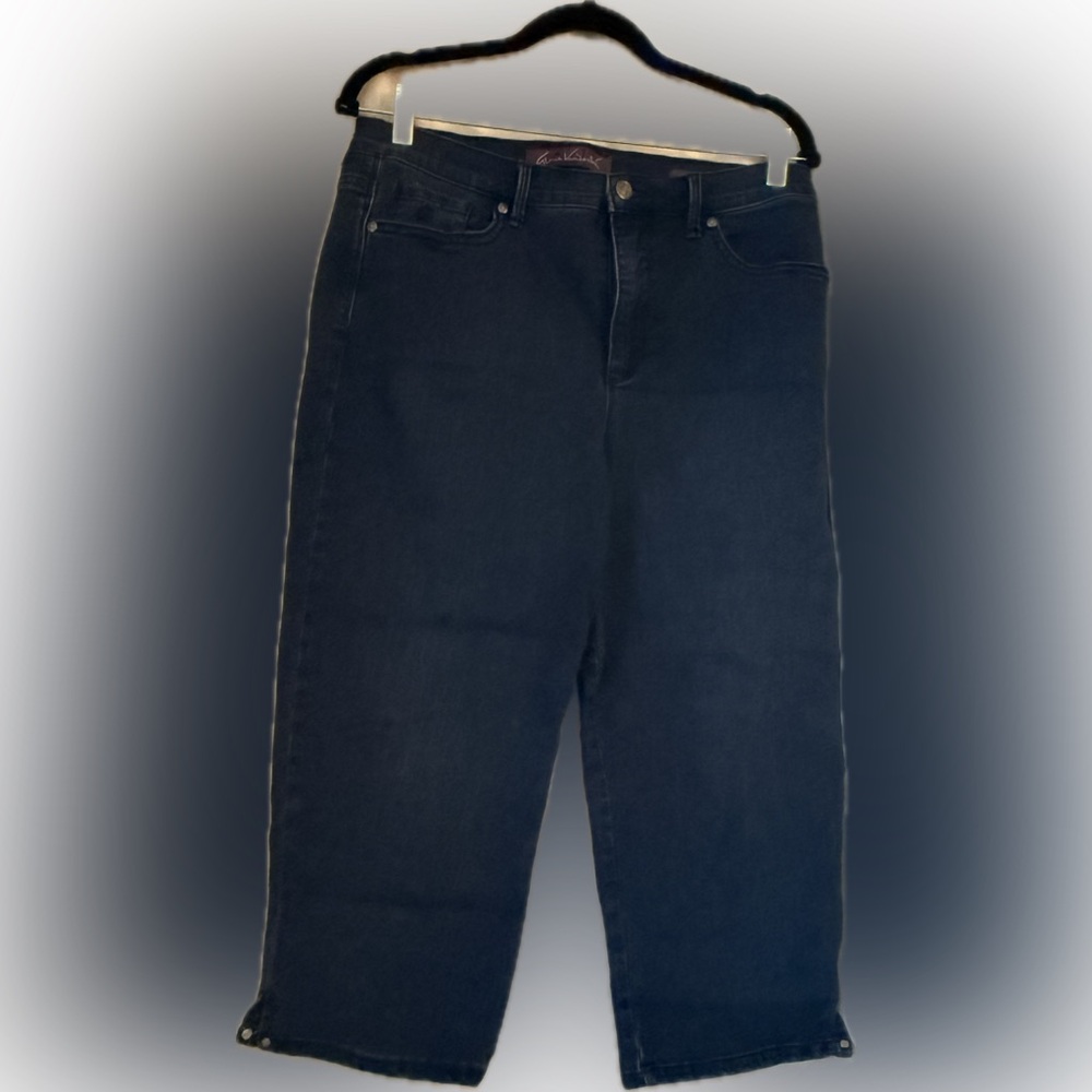 Gloria Vanderbilt Dark Blue Straight Leg Jeans- Amanda Style- cropped capris